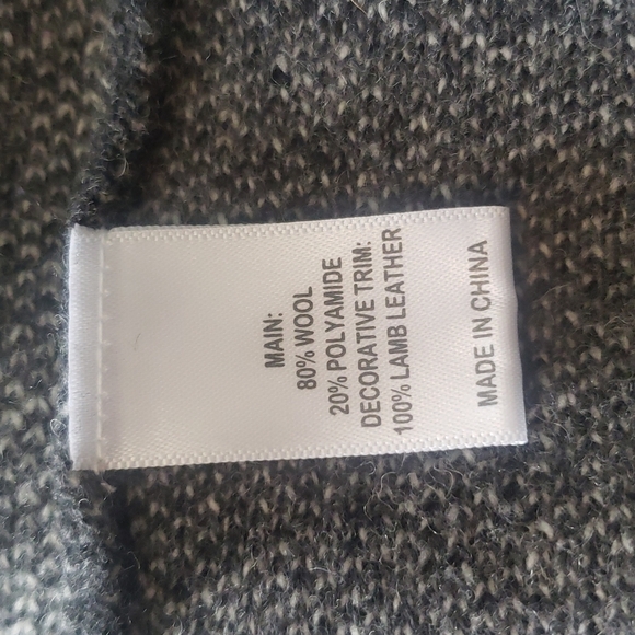 ST. John Wool Poncho With Lamb Leather Trim. - Picture 9 of 11